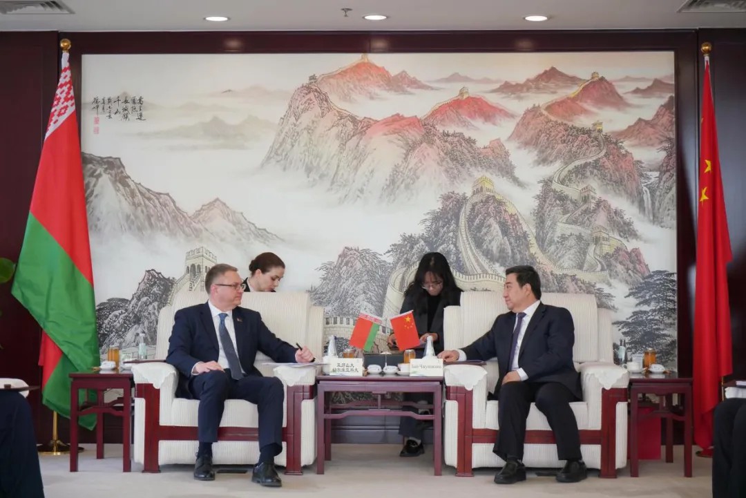 Sinopharm Chairman meets Belarusian Ambassador to China