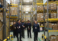 A photo taken on Jan 24, 2020 shows Liu Jingzhen, Sinopharm chairman and secretary of the CPC Sinopharm committee, along with Deputy General Manager Hu Jianwei, inspecting the Beijing Logistics Center of CMDC under Sinopharm Holding.