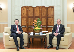 Ho Iat-seng, chief executive of the Macao SAR, met with the delegation led by Sinopharm Chairman Liu Jingzhen on Feb 26, 2024. The two sides exchanged views on promoting the development of the health industry and the construction of the Guangdong-Macao In-depth Cooperation Zone in Hengqin, Guangdong province.