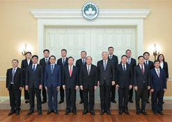 Ho Iat-seng, chief executive of the Macao SAR, met with the delegation led by Sinopharm Chairman Liu Jingzhen on Feb 26, 2024. The two sides exchanged views on promoting the development of the health industry and the construction of the Guangdong-Macao In-depth Cooperation Zone in Hengqin, Guangdong province.